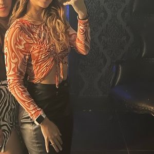 Super cute sheer top! Perfect for a night out with a cute bralette underneath🖤